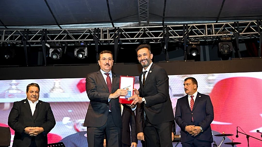 Kernek Meydanı Açılışında 'Kernek Onur Ödülleri' Verildi