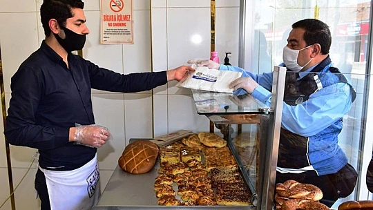 Malatya Büyükşehir Belediyesi'nden Fırıncılara Maske Dağıtımı