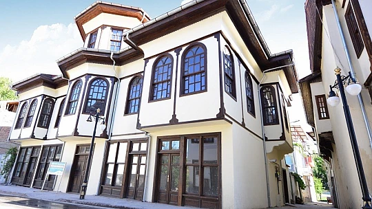 'Milletimize Hizmet Etmenin Aşkıyla Hiç Durmadan Çalışıyoruz'