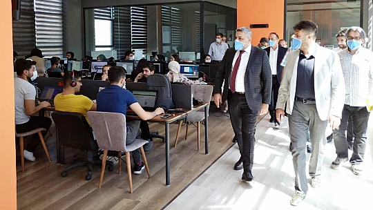 Başkan Sadıkoğlu ve Yönetim Kurulu Üyelerinden Teknokent Ziyareti