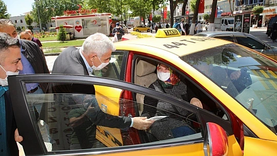 Başkan Güder, Taksici Esnafına Maske Desteği