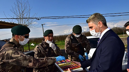 Vali Baruş Polis Teşkilatının 175'ci Yılını Yol Kontrol Noktasında Kutladı