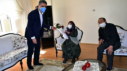 Vali Baruş Şehit Annelerinin ve Asırlık Çınarların Anneler Gününü Kutladı