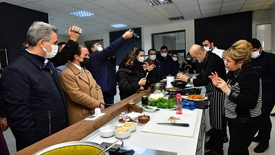 Kayısı Çiçeği Festivali Kale'de Devam Ediyor