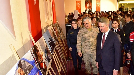 Vali Baruş, 'Kadın Jandarmalar' Temalı Fotoğraf Sergisinin Açılış Törenine Katıldı