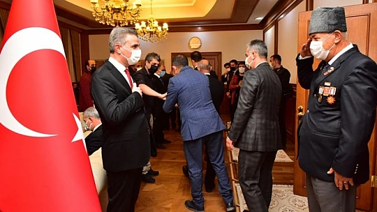 Cumhuriyet Bayramı Resmi Geçit Töreni Gerçekleştirildi