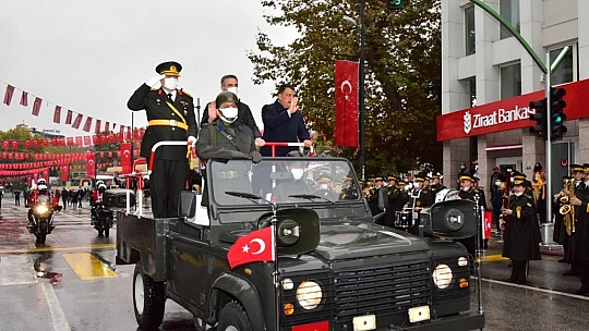 Cumhuriyet Bayramı Resmi Geçit Töreni Gerçekleştirildi