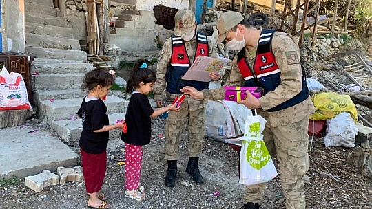 Jandarma 23 Nisan'da Çocukları Unutmadı