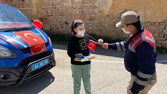 Jandarma 23 Nisan'da Çocukları Unutmadı