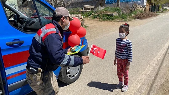 Jandarma 23 Nisan'da Çocukları Unutmadı