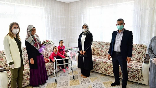 Başkan Çınar, Engelli Ve Şehit Annelerini Unutmadı