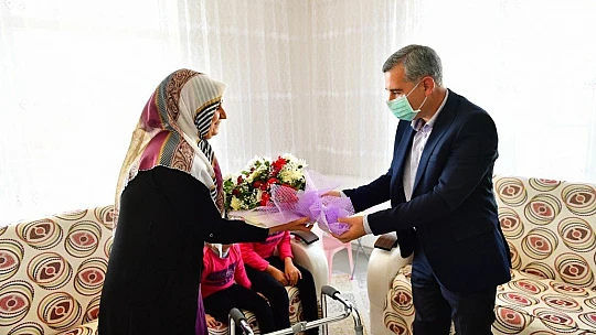 Başkan Çınar, Engelli Ve Şehit Annelerini Unutmadı