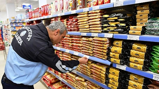 Yeşilyurt Belediyesi Ekipleri, Marketleri Denetledi