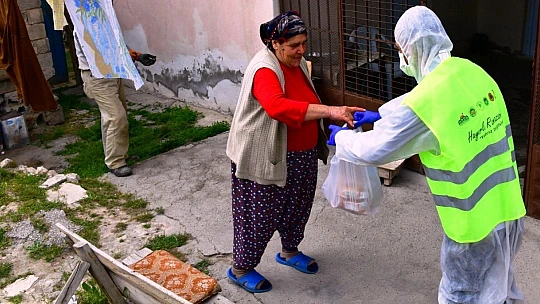 Yeşilyurt Belediyesi'den 65 Yaş Üstü İhtiyaç Sahibi Vatandaşlara Sıcak Yemek