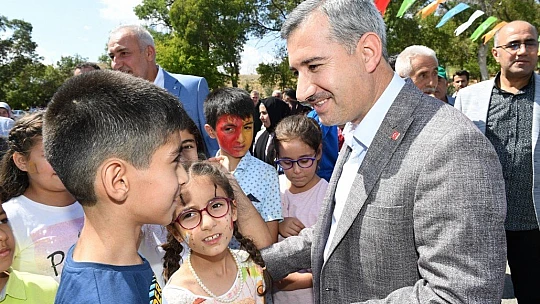 Yeşilyurt Belediyesi'nden '81 İl'de 81 Okula Kayısı' Hediyesi