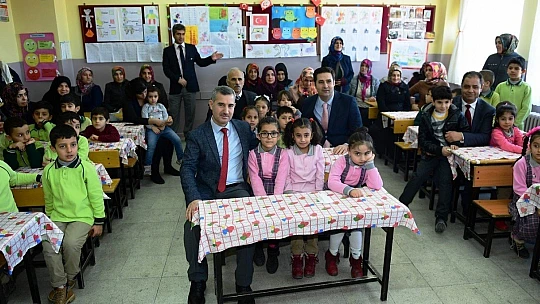 Yeşilyurt Belediyesi'nden '81 İl'de 81 Okula Kayısı' Hediyesi