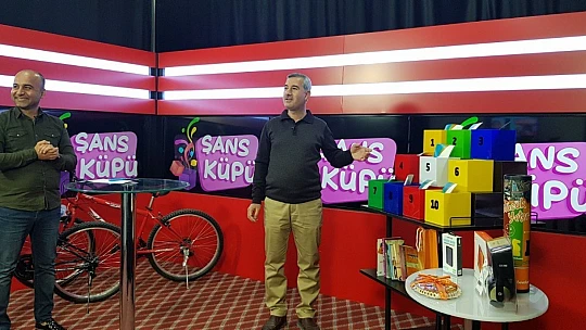 Başkan Çınar, Yeşilyurt Tv'de Yayınlanan 'Şans Küpü' Yarışmasını Sundu 