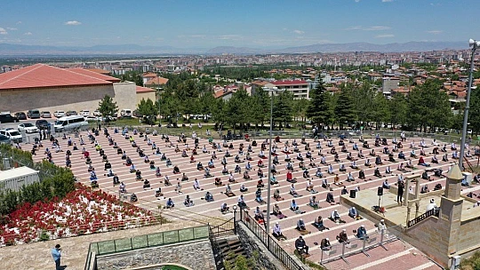 Yeşilyurt'ta 'Sağlıklı Ve Güvenilir' Ortamlarda Cuma Namazı Kılındı