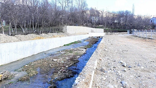 Beylerderesi İle Çırmıhtı Arasındaki Dere Yatağı Islah Edilerek