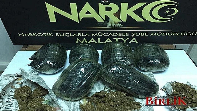 3 Şahıstan 1 Kilo 945,80 Gr Kubar Esrar Maddesi Ele Geçirildi