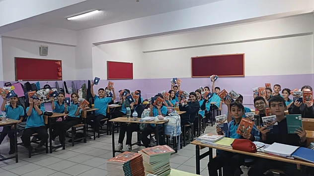 91.000 Dev Öğrenci Ortaokulu'ndan Aile İçin Okuma Hamlesi