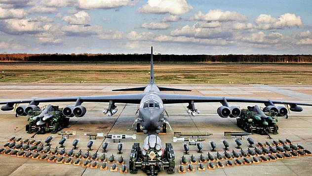 ABD, 'israili korumak için' bölgeye B-52 gönderiyor