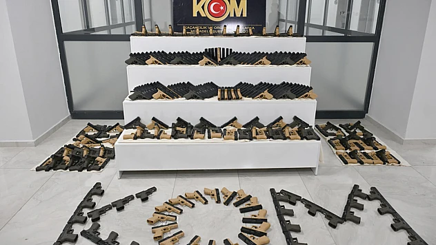 Adıyaman'da Silah Dönüştürme Operasyonu: 2 Gözaltı, Bin Tabanca Ele Geçti