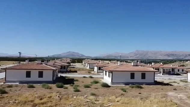 Akçadağ Sahilköy Mahallesi'nde Kırsal Konutların Dağıtımı Başladı