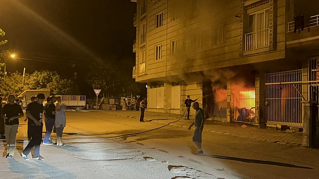 Alevler Dükkânı Sardı, Beton Parçaları İtfaiyecilerin Üzerine Düştü