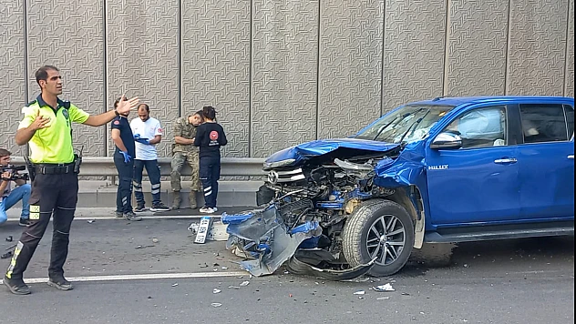 Alt geçitte zincirleme kaza trafiği felç etti