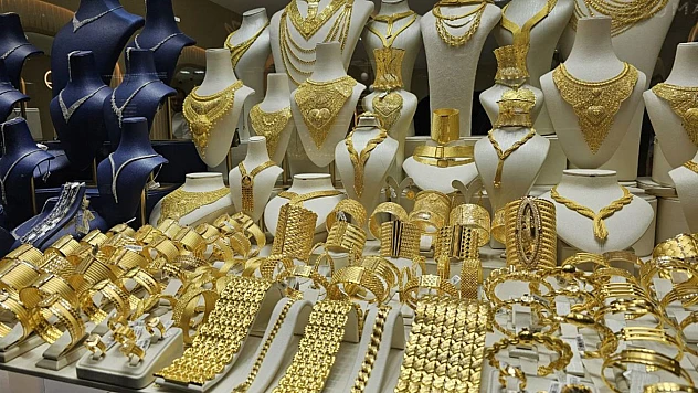 Altın fiyatları yükselişini sürdürüyor: Kuyumculardan yıl sonu tahmini