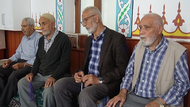 Anne Babaların Yeri Huzurevi Değil, Başınızın Üstüdür