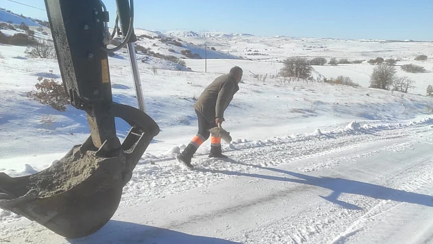 Arguvan'da karla mücadele sürüyor