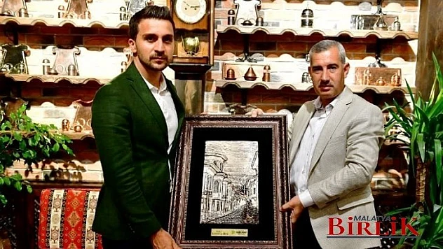 Arvas, Başkan Çınar'a Hizmetlerinden Dolayı Teşekkür Etti