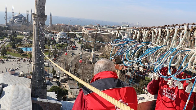 Ayasofya'daki Mahyanın Onarımı 52 Yıllık Usta Tarafından Gerçekleştirildi