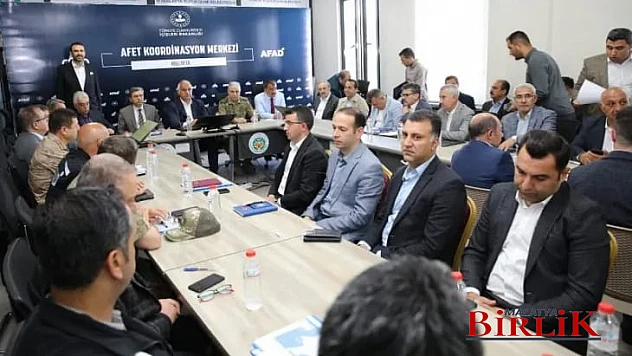 Bakan Ersoy Koordinasyon Merkezinde Brifing Aldı