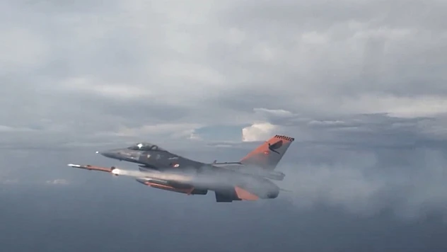 Bakan Kacır, yerli hava-hava füzelerinin test başarısını duyurdu