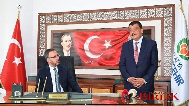 Bakan Kasapoğlu, Büyükşehir Belediyesini Ziyaret Etti