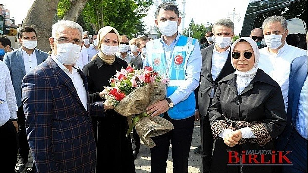 Bakan Kurum, Battalgazi Belediyesi'ni Ziyaret Etti