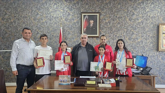 Başarılı Sporcu Kardeşler Gülşen'den Halk Eğitimi Merkezi'ne Anlamlı Ziyaret