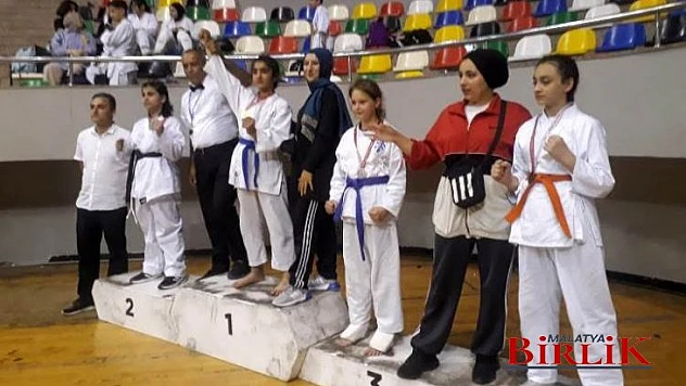 Başarılı Sporcular Ödüllendirildi