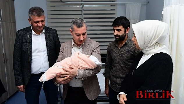 Başkan Çınar, Azra Bebeğin Kulağına İsmini Okudu, Dua Etti