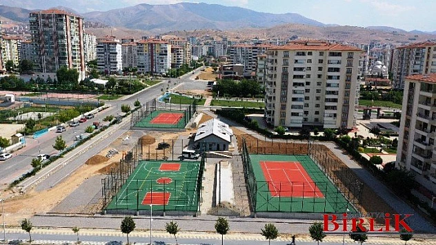 Başkan Çınar, Çilesiz Mahallesinde Yapımı Süren Spor Tesislerini İnceledi