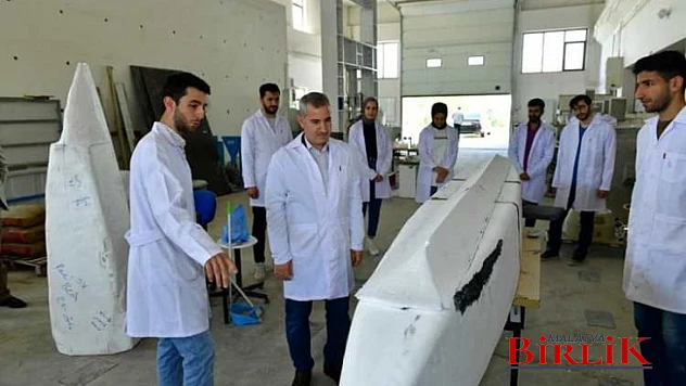 Başkan Çınar, Geleceğin İnşaat Mühendislerini Ziyaret Ederek Yeni Projelerini İnceledi