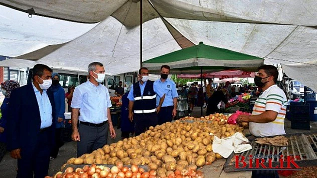 Başkan Çınar, Karakavak Mahalle Pazarını Ziyaret Etti