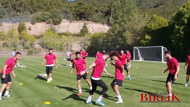 Başkan Çınar, Yeşilyurt Belediyespor Kampını Ziyaret Edip, Başarılar Diledi