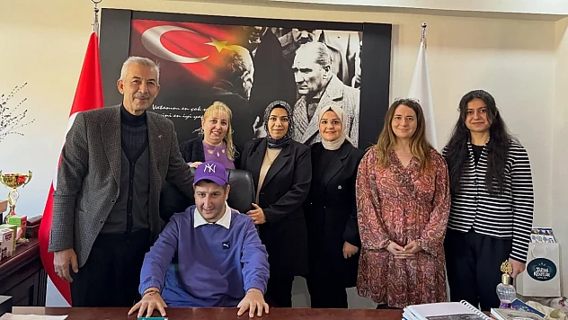 Başkan Cömertoğlu'ndan Yüreklere Dokunan Jest: 'Engelleri Birlikte Aşacağız'