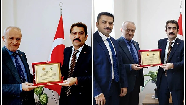 Başkan Dağ'dan Tapu Müdürü Salman Selağzı'na Takdir ve Plaket