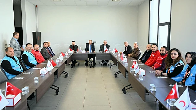 Başkan Geçit, Kızılay Barınma Sistemleri A.Ş. Fabrikasını Ziyaret Etti