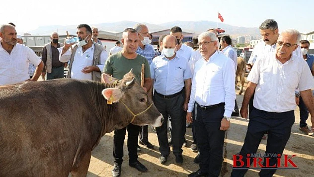 Başkan Güder, Canlı Hayvan Pazarı'nı Ziyaret Etti